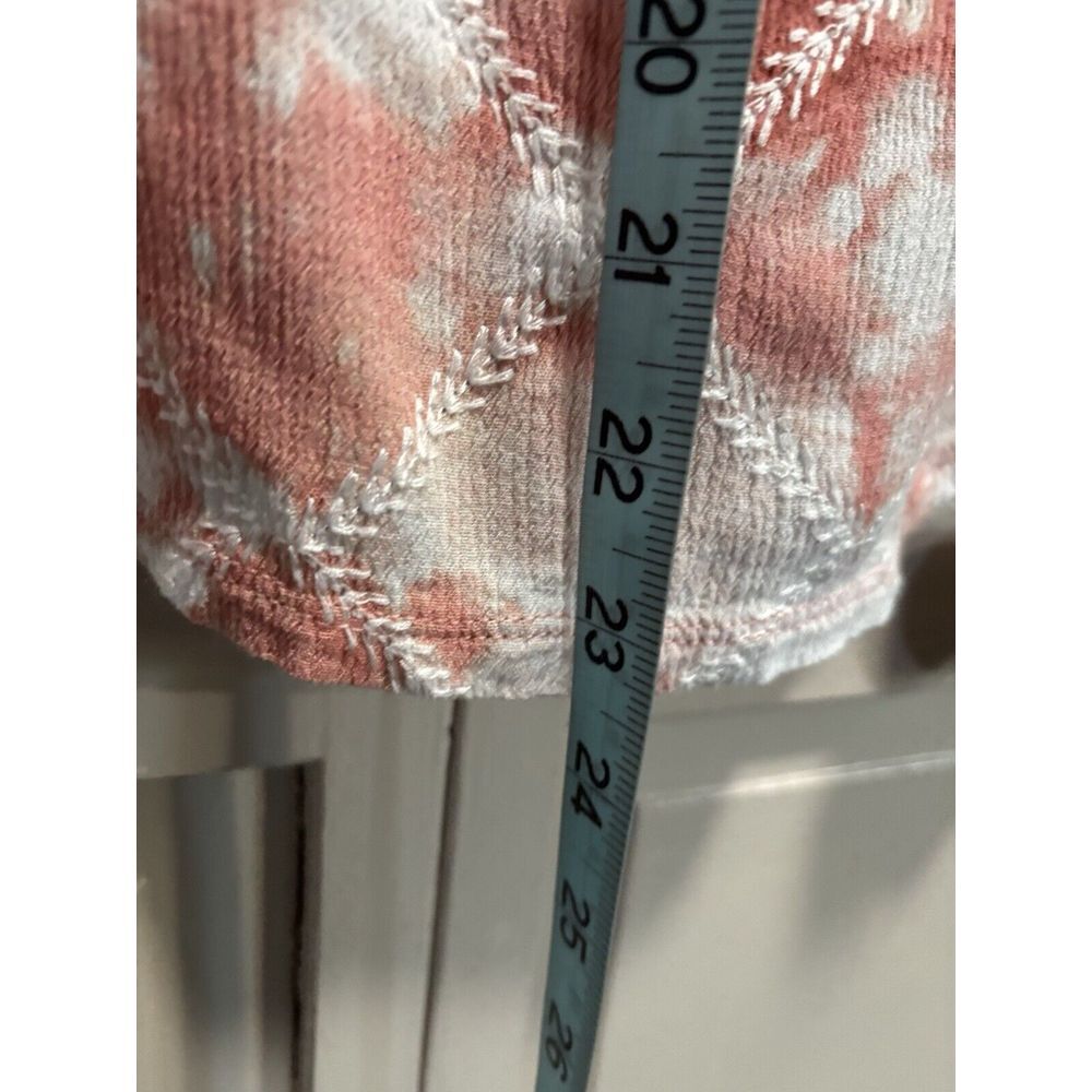 Maurices Mauve/White Tie Dye Short Sleeve Elastic Hem Scoop/Tie Neck Size 0 - Picture 4 of 7